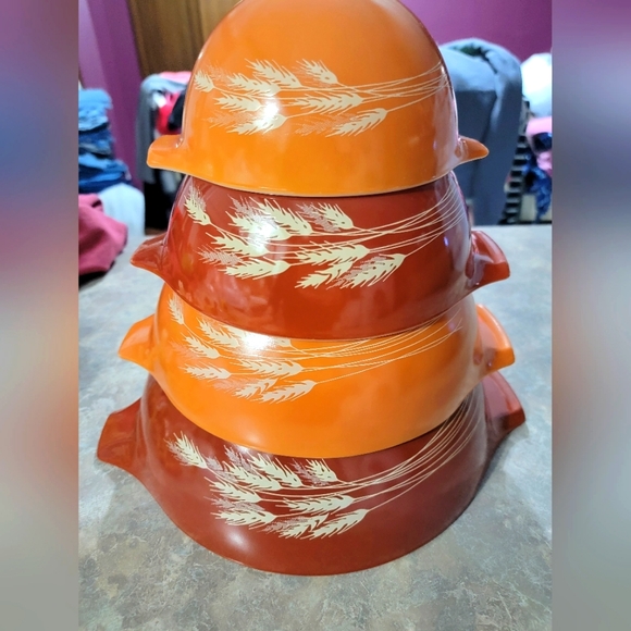 Pyrex Autumn Wheat - Picture 1 of 3